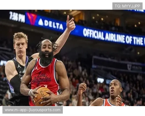 哈登与球队融合需教练组的策略与耐心共振 哈登与球队融合需教练组的策略与耐心共振