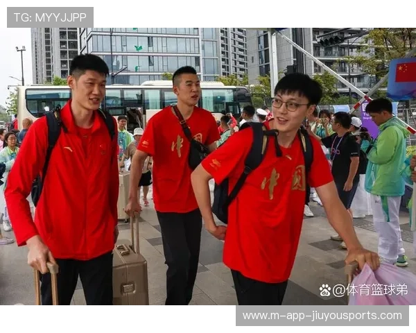 中国男篮再度出征为国而战，中国男篮 迎战