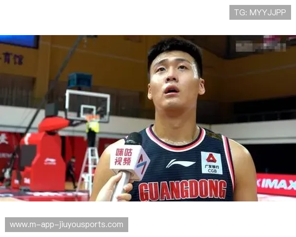 广东男篮现场高压：赵睿变“训导主任”？